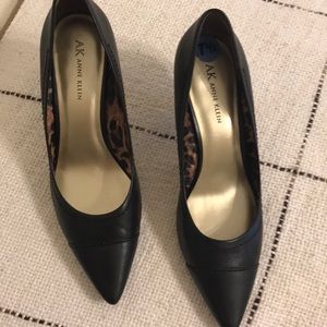 Anne Klein leather heels size 7 1/2 black